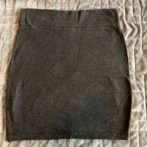 Sparkle and Fade skirt, size small, black